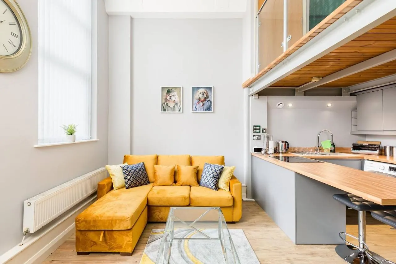 The Exquisite Duplex Of Central Nottingham 0*,  Wielka Brytania