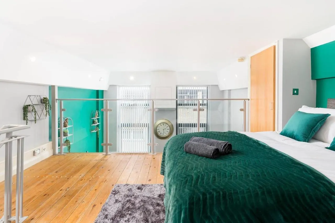 The Exquisite Duplex Of Central Nottingham 0*,